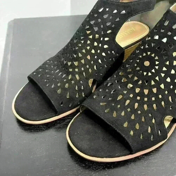 Anne Klein Genevieve Black Sandal Open Toe Buckle Size 10 - Picture 2 of 9
